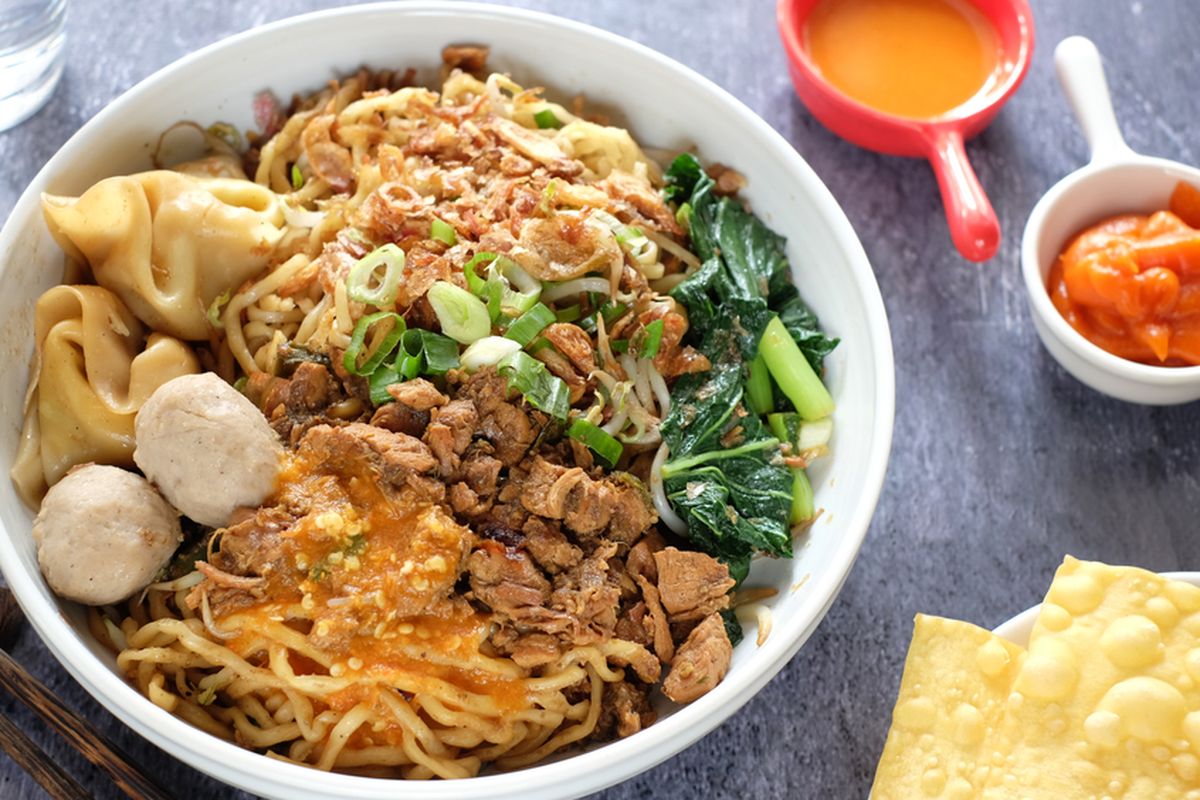Mie Ayam Bu War: Rasa yang Menggugah Selera di Setiap Gigitan